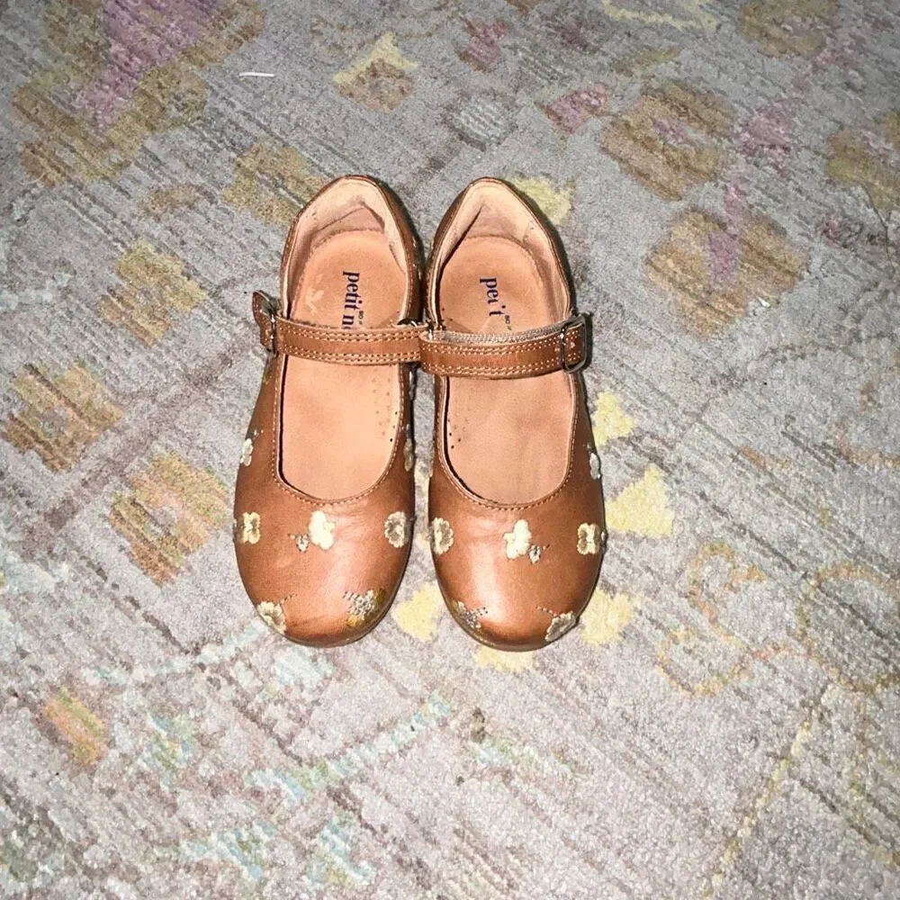 Petit nord flowered embroidered Mary Jane’s sz 27